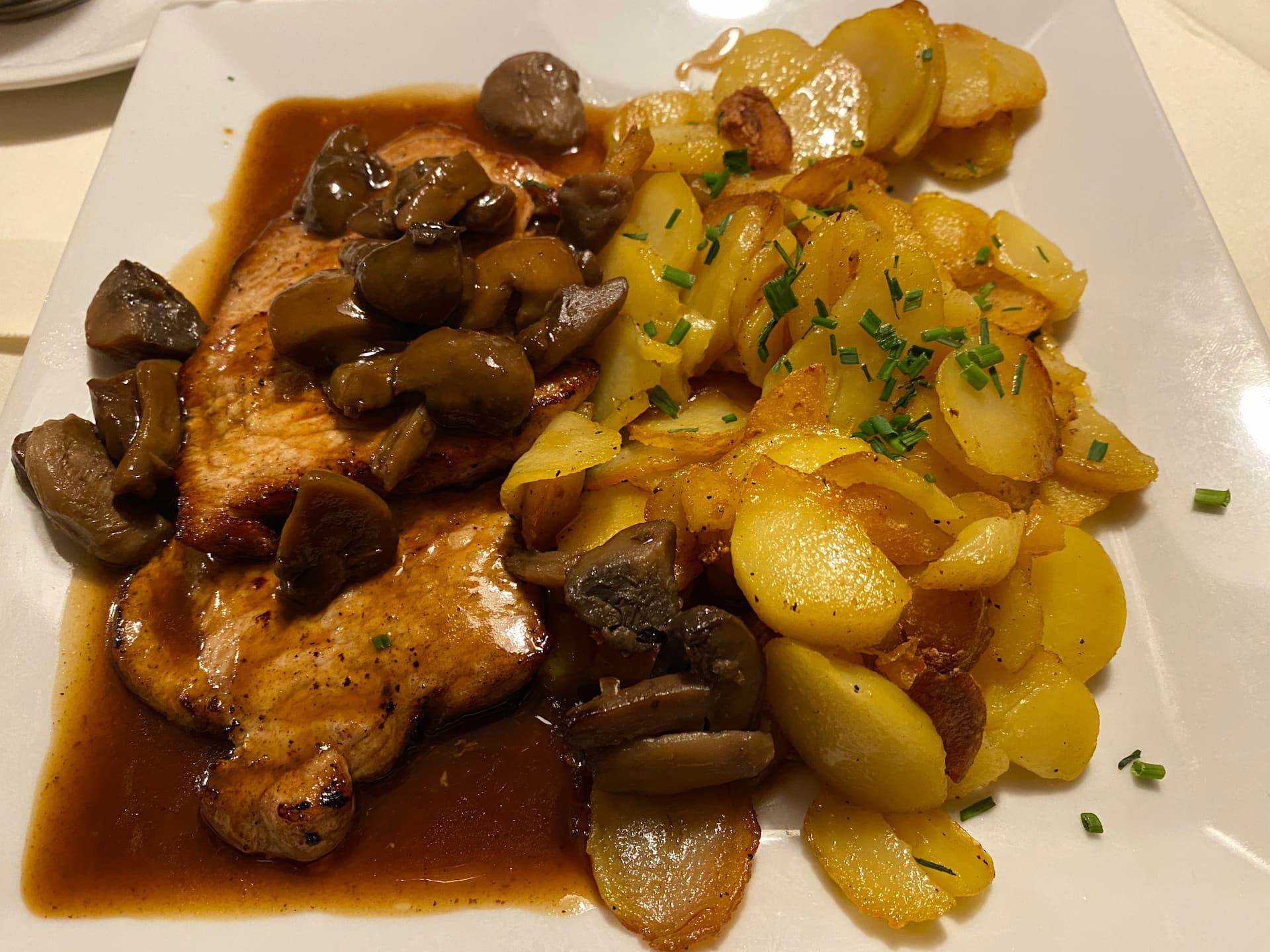 Jägerschnitzel mit Bratkartoffeln | GROSSblog
